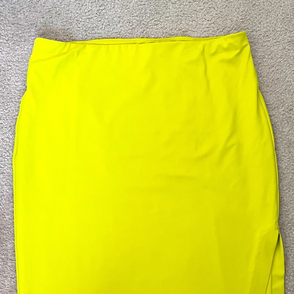 Pop of Color ! Super cute and comfy Express Skirt ! Perfect for Fall!